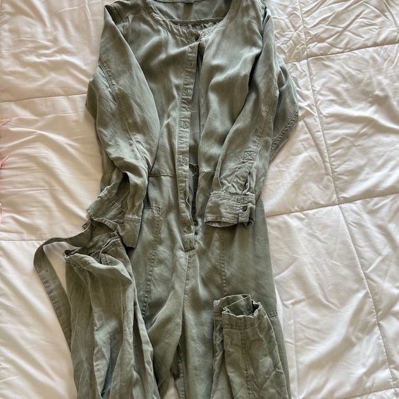 Old navy jumpsuit with tie belt - Picture 1 of 1